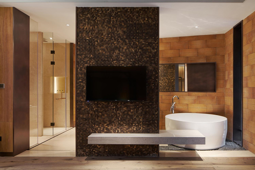 Mặc dù ưu tiên sử dụng các vật liệu từ thiên nhiên nhưng các thiết kế trong khu nghỉ dưỡng vẫn giữ được nét đẹp vững chãi, sang trọng mà không hề cứng nhắc.