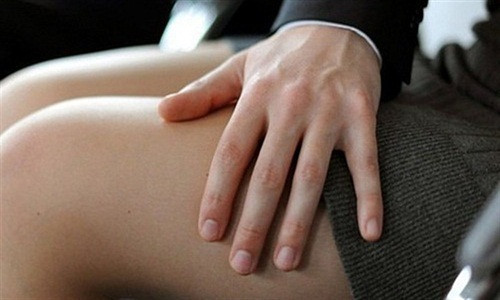 Co nen cam trang phuc ngan noi cong cong chong sam so?