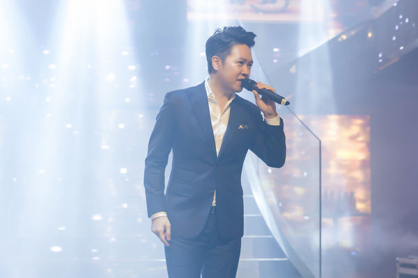 Le Hieu: Yeu vo hon khi tro ve nha sau vai ngay di dien xa