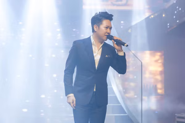 Le Hieu: Yeu vo hon khi tro ve nha sau vai ngay di dien xa