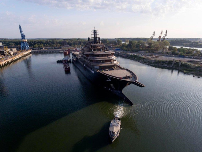 Bên cạnh mục đích khoa học, REV Ocean vẫn có thể được dùng các chuyến du lịch cá nhân. Theo trang web của mình, du thuyền sẽ đem đến cho hành khách những chuyến khám phá cũng như nâng cao nhận thức về tình trạng đại dương hiện nay. Ảnh: Bogdan Vasilescu.