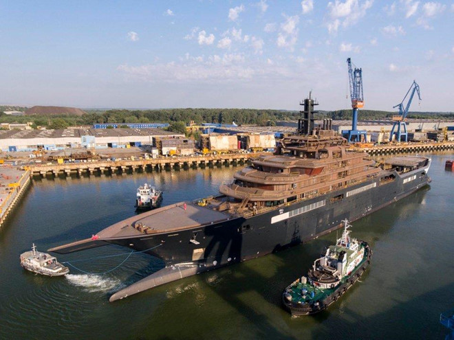 Sắp tới, REV Ocean dự kiến đến Na Uy trong khoảng 35 ngày. Hành trình sẽ băng qua sông Danube, Biển Đen, eo biển Bosporus, Địa Trung Hải, eo biển Gibraltar và đáp tại xưởng đóng tàu ở Brattvag, Na Uy. Ảnh: Bogdan Vasilescu.