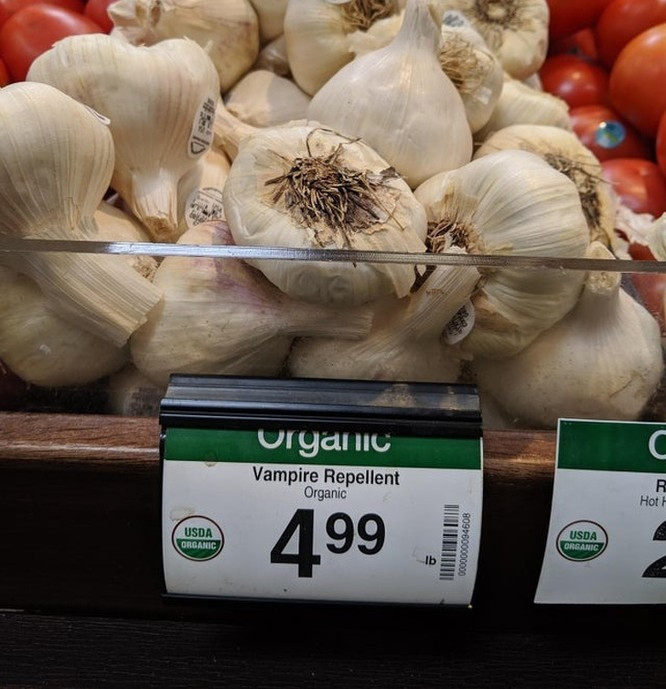 Cửa hàng này mô tả tỏi là "thuốc chống ma cà rồng".