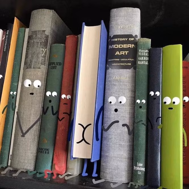 Minh họa vui nhộn cho giá sách.