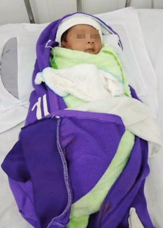 Tin moi vu tre bi bo roi kem mau giay 'Con anh do anh Hung'