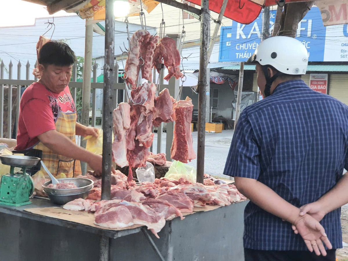 Nhiều thực phẩm ở miền Tây tăng giá đột biến dịp Tết - Hình 2 Nhieu thuc pham o mien Tay tang gia dot bien dip Tet-Hinh-2