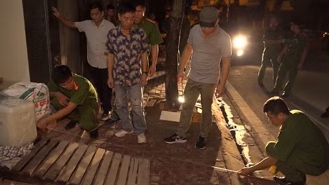 Hai Duong: Bi danh, doi tuong mua 40 lit xang dot nha hang xom