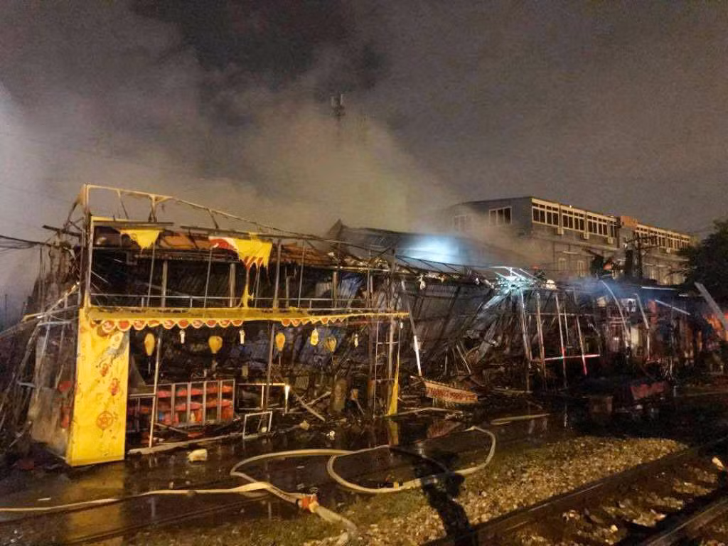 Anh: Canh hoang tan sieu thi Thanh Do khi “ba hoa” ghe tham trong mua