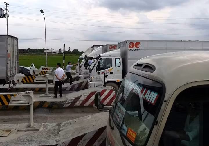 Dung tien le tra phi QL5: Cong an lam viec voi tai xe, DN