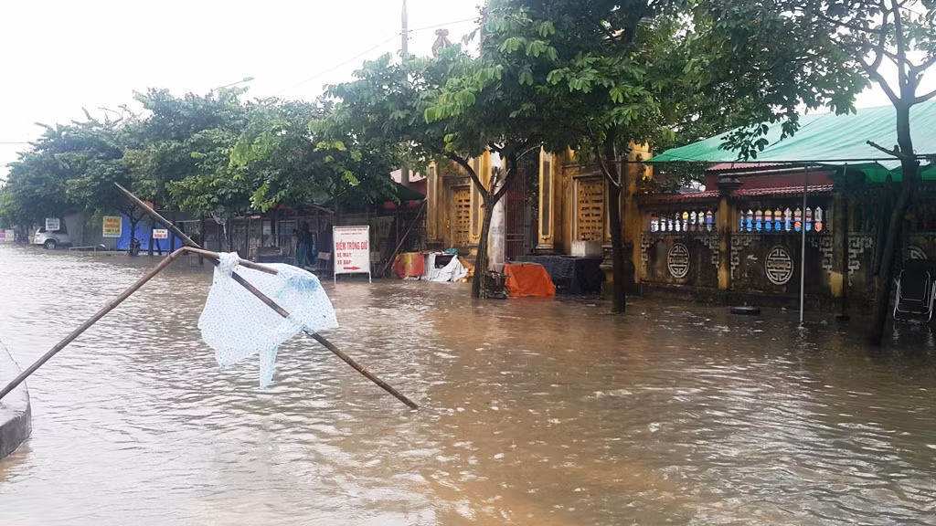 Nước ngập khắp nơi.