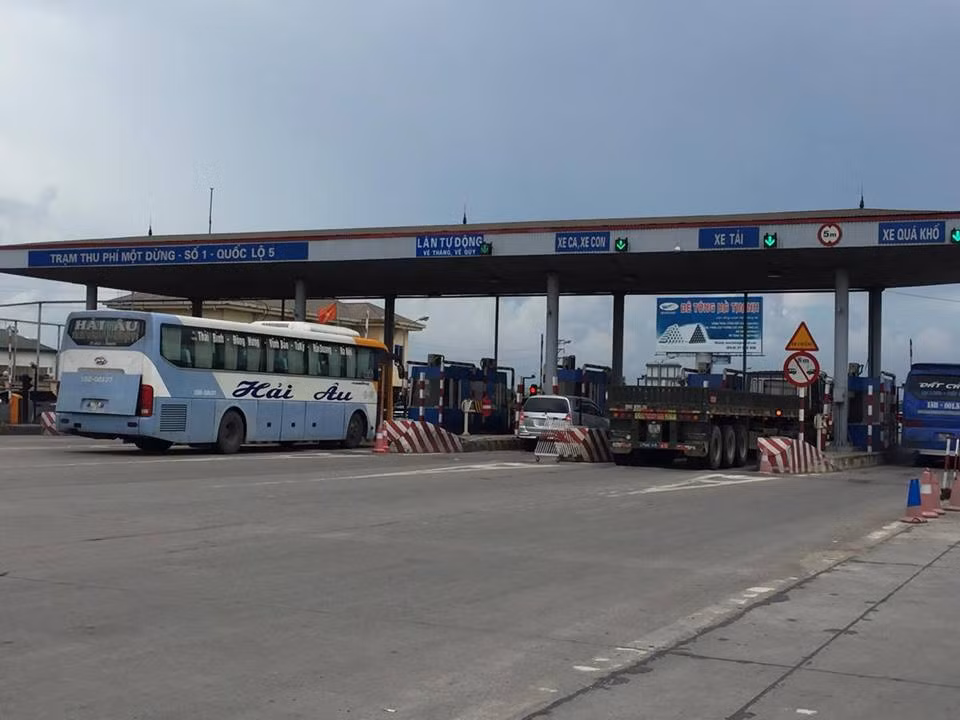 Dua tien le cho lai xe tra phi BOT QL5, GD doanh nghiep noi gi?-Hinh-3