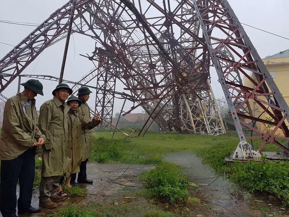 Bao so 10: 12 nguoi thuong vong, hon 20 nghin nha bi sap, toc mai, hu hong-Hinh-2