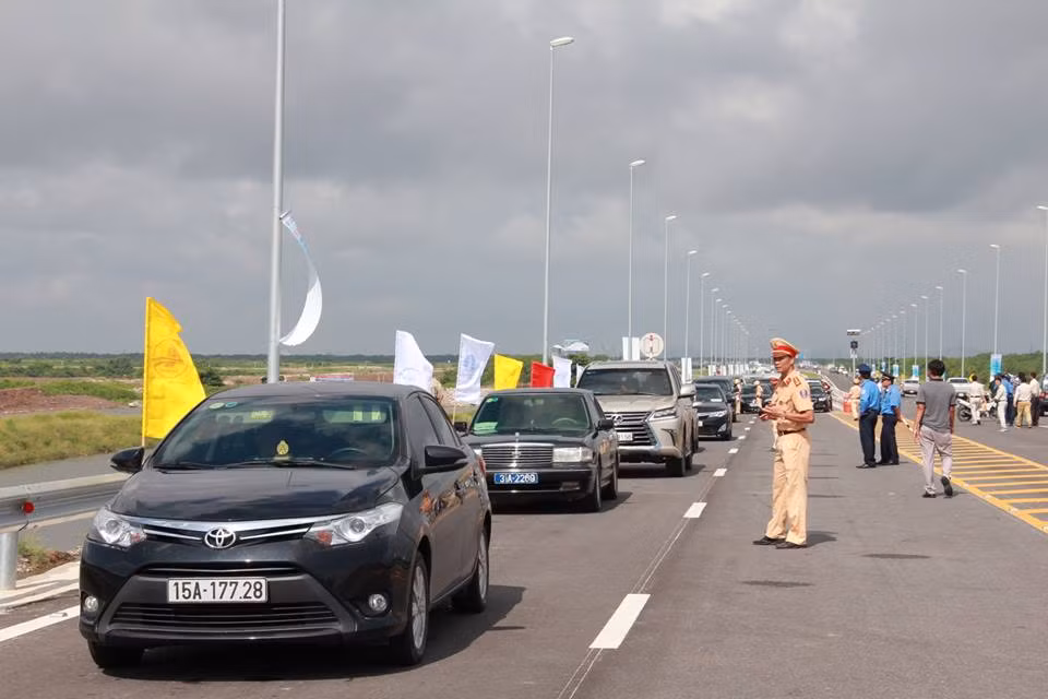 Việc đưa vào khai thác đoạn tuyến dài 15,63km đường ô tô Tân Vũ - Lạch Huyện giúp mở ra cơ hội lớn, tạo một diện mạo mới cho TP Hải Phòng và các tỉnh Đông Bắc Bộ trong việc phát triển kinh tế xã hội, thu hút nguồn vốn đầu tư nước ngoài.