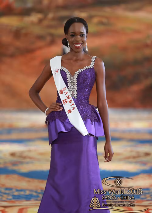 Đại diện của Zambia, Michelo MaLambo lại khiến nhiều người phát hoảng với khuôn mặt dài và vầng trán dô.