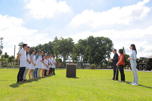 Ngo Thanh Van mac jeans kin bung... van hut moi anh nhin-Hinh-6