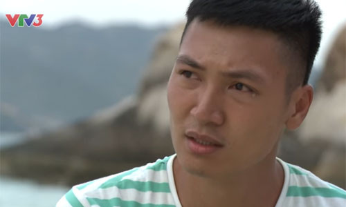 Anh đã khóc vì quá thương hành động mạo hiểm của con gái và qua đó ông bố cảm thấy hiểu con gái hơn.