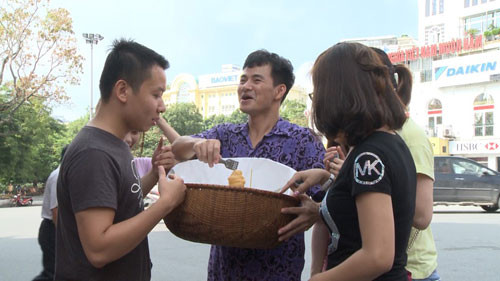 Trong tập 26 "Bố ơi! Mình đi đâu thế?", các ông bố nhận nhiệm vụ khá thú vị đó là đi bán hàng rong. Xuân Bắc, Minh Khang, Mạnh Trường và Đỗ Minh đều rất háo hức với thử thách này. Ông bố Mạnh Trường còn nhận xét, nhiệm vụ này sẽ là thất bại của chương trình vì các ông bố sẽ hoàn thành xuất sắc.