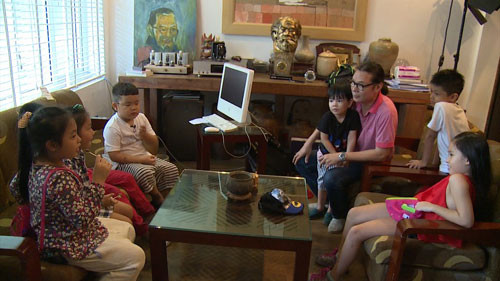 Với các nhóc tì, sau khi thoát khỏi những khó khăn trong nhiệm vụ đi mua đồ ăn sáng, các con được nhận một nhiệm vụ vô cùng thú vị “Thuyết phục những vị khách đặc biệt tham gia vào chương trình”. Tất cả đã vỡ òa khi những vị khách đó chính là cặp bố con đạo diễn Trần Lực – Trần Bờm (nhân vật trong "Bố ơi! Mình đi đâu thế" mùa 1. Hai nhóc tì nhà Trần Lực cũng tham gia cùng cuộc hành trình.