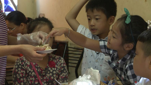 Rắc rối chợt đến khi bé Chíp phát hiện mình bị rơi mất tiền.