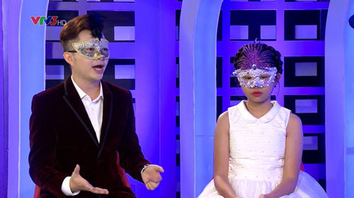 Mặc dù tuần trước chưa thể hiện xuất sắc nhưng xuất hiện trong tập 5 "Gương mặt thân quen nhí", Phương Mỹ Chi và Nam Cường vẫn tỏ ra thoải mái không áp lực. Hai chú cháu còn đóng vài ma cà rồng dọa MC Đại Nghĩa.