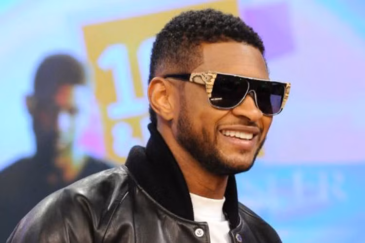 Ca sĩ Usher bị mất trộm rất nhiều đồ dùng cá nhân sau khi kẻ trộm đập vỡ cửa kính xe của anh trong khi ngôi sao cùng bạn vào một cửa hàng ở Atlanta để mua sắm tháng 12 năm 2009. Số tiền thiệt hại lên đến 1 triệu USD (khoảng 21 tỉ đồng).