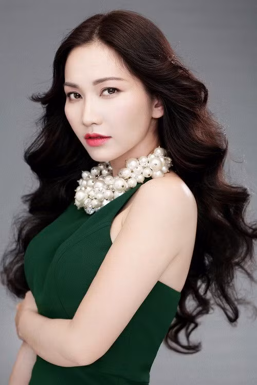 Gia đình hạnh phúc, sự nghiệp thăng hoa và hơn hết là niềm tin trở lại đã giúp Kim Hiền ngày càng trẻ đẹp tỏa sáng hơn. Bỏ lại đằng sau quá khứ đau buồn, Kim Hiền đã có được bờ vai vững chãi mà bất cứ người phụ nữ nào cũng mơ ước.