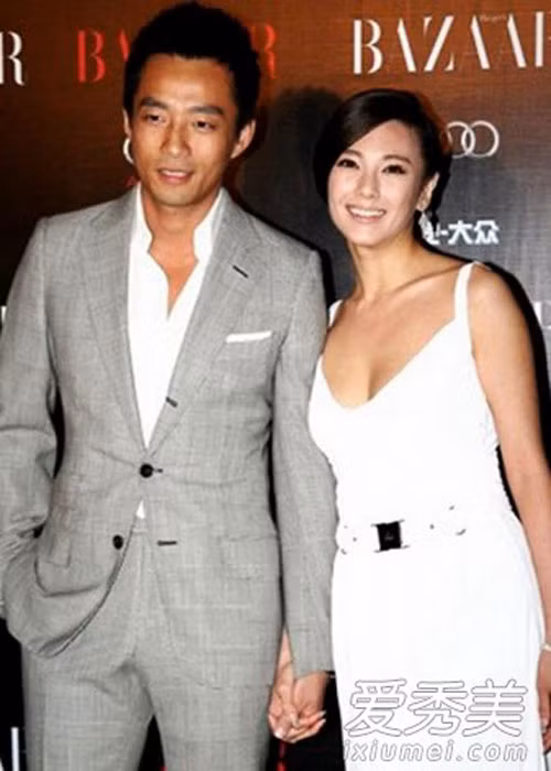  Uông Tiểu Phi và Trương Vũ Kỳ: Họ gặp nhau qua sự giới thiệu của bạn bè vào tháng 6/2009. Ngay sau đó, Uông - Trương sống chung dù chưa kết hôn. Năm 2010, chỉ tình cờ có mặt trong buổi tiệc sinh nhật bạn thân - An Dĩ Hiên và gặp Đại S, Uông Tiểu Phi trúng tiếng sét ái tình. Anh bỏ rơi Trương Vũ Kỳ.