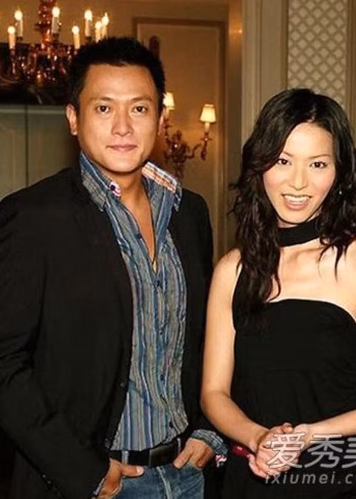  Đằng Lệ Minh và Ngụy Tuấn Kiệt: Cặp đôi phim "Lực lượng phản ứng" bén duyên khi hợp tác chung trên màn ảnh. Cả hai công khai hẹn hò năm 1998 và sống như vợ chồng. Trong đám tang cha Ngụy Tuấn Kiệt, Đằng Lệ Minh chịu tang với thân phận dâu con trong gia đình. Năm 2006, tài tử họ Ngụy sang Đại lục làm phim vội có duyên mới. Anh tuyên bố chia tay Đằng Lệ Minh và cưới cô nữ sinh Đại lục. Gần đây, có tin đồn, hôn nhân của Ngụy Tuấn Kiệt trục trặc.