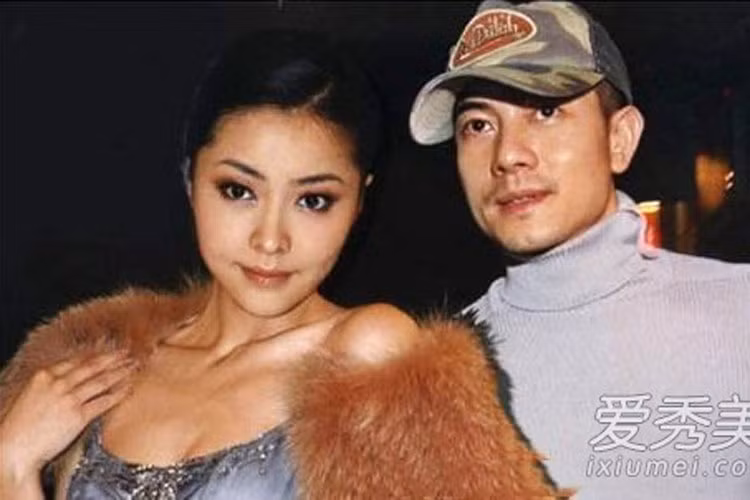 Quách Phú Thành và Hùng Đại Lâm yêu nhau từ năm 2006. Họ nhanh chóng gắn bó như sam trong các sự kiện. Cũng thời điểm này, cả hai sống chung tại căn hộ cao cấp của Quách Phú Thành. Lúc đó, ai cũng nghĩ Thiên vương Hong Kong say đắm chân dài họ Quách đến mức khó có thể lìa xa. Tháng 4/2013, cặp đôi bất ngờ tuyên bố chia tay. Quách Phú Thành chủ động đá bạn gái lâu năm và còn tuyên bố lý do rạn nứt giống như “đi giày cũ đau chân nên thay thế”. Ngoài cặp đôi Quách Phú Thành và Hùng Đại Lâm còn có nhiều cặp sao chia tay sau khi sống thử.