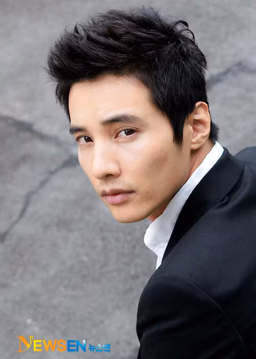 Giống như Song Hye Kyo, Won Bin gặt hái nhiều thành công sau vai diễn trong “Trái tim mùa thu”. Anh cũng là một trong những nam diễn viên giàu có nhất trong làng giải trí Hàn. Theo ước tính, mỗi bộ phim mà Won Bin tham gia mang lại cho anh 1,2 tỷ đồng. Mức cát-sê này tương đương với khoản thù lao mà nhiều ngôi sao lớn khác nhận được như Jang Dong Gun hay Lee Byung Hun.