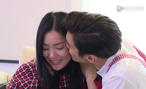 Sự giàu có, tài năng và vẻ điển trai đã khiến Choi Si Won dính đến nhiều tin đồn hẹn hò. Tháng 5 vừa qua, anh dính tin đồn hẹn hò với người mẫu Trung Quốc Lưu Văn, người xuất hiện cùng anh trên chương trình truyền hình thực tế "We Got Married". Trước đó, cũng có tin đồn anh hẹn hò với Stella Kim. Sau đó, anh chàng Siwon lại dính vào tin đồn hẹn hò với nữ diễn viên Kim Yoon Seo, người cùng tham gia phim "Poisedon" với anh.