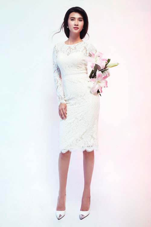 Đầu năm 2013, nữ diễn viên Kim Tuyến trở lại làng giải trí và tham gia nhiều dự án phim ảnh như “Cát nóng”, “Ngọc bích tình yêu” và “Bản kê số phận”.