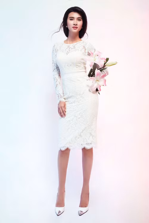 Đầu năm 2013, nữ diễn viên Kim Tuyến trở lại làng giải trí và tham gia nhiều dự án phim ảnh như “Cát nóng”, “Ngọc bích tình yêu” và “Bản kê số phận”.