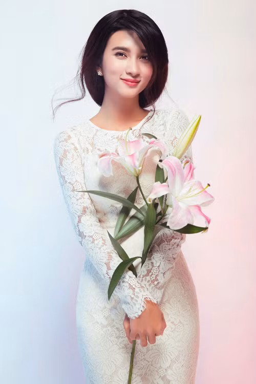 Với sự nỗ lực không ngừng nghỉ, Kim Tuyến đã được đền đáp xứng đáng khi cô được mời tham gia Liên hoan phim Cannes 2014.