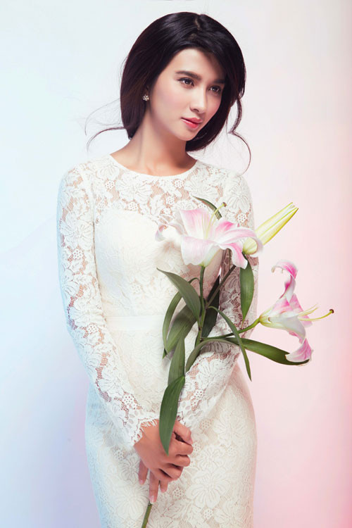 Cô cũng được khán giả biết đến nhiều hơn khi góp mặt trong dự án phim ảnh hợp tác Việt - Hàn “Tuổi thanh xuân”.