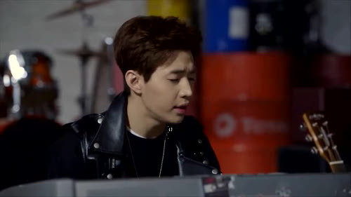 Henry còn chứng tỏ mình là một tài năng hát rap khi đóng góp giọng rap của mình trong bản song ca "Don't Lie" của Jonghyun.