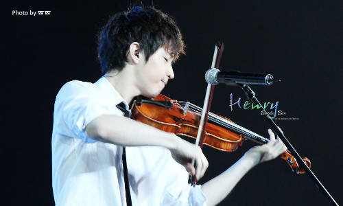 Anh tham gia vào SM vì không muốn trở thành một nghệ sĩ chơi nhạc cổ điển. Nếu chơi nhạc cổ điển Henry sẽ không có cơ hội ca hát, nhảy, chơi piano và chơi violin cùng lúc.