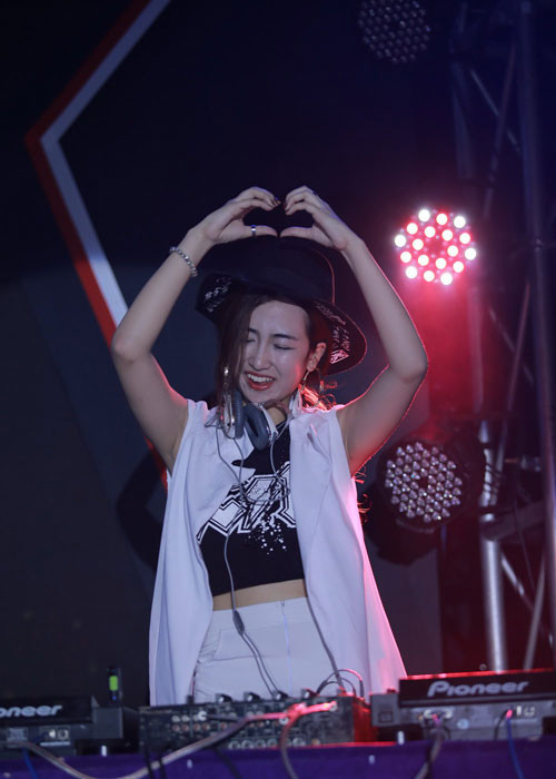 Biểu cảm đáng yêu của nữ nghệ sĩ trẻ "đốn tim" nhiều người hâm mộ.