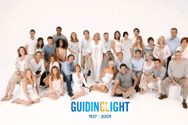 Được ra mắt trên kênh NBC năm 1937, bộ phim truyền hình của Mỹ “Guiding light” (Đèn chỉ đường Beacon) khắc họa cuộc sống của gia đình Bauer, Lewis và Cooper ở thị trấn hư cấu tại Chicago.