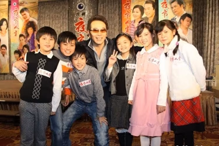 “Đời sống chợ đêm” cũng là một trong số bộ phim truyền hình thách thức sự kiên nhẫn của khán giả. Phim dài đến 520 tập do Đài Loan sản xuất.