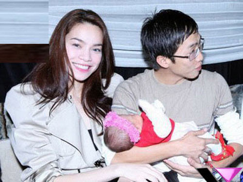 Sau đó, "công tử ăn chơi" quyết định gắn bó với người đẹp Quảng Bình, Hồ Hà. Năm 2010, đúng thời điểm tên tuổi của nữ ca sĩ Hồ Ngọc Hà đang nổi lên như cồn thì cô gái này lại gây sốc cho dư luận khi công khai đã mang thai với Cường Đô la. Sự kiện này đã hao tốn giấy mực báo giới một phen và gây ra nhiều sóng gió cho sự nghiệp của nữ ca sĩ họ Hồ.