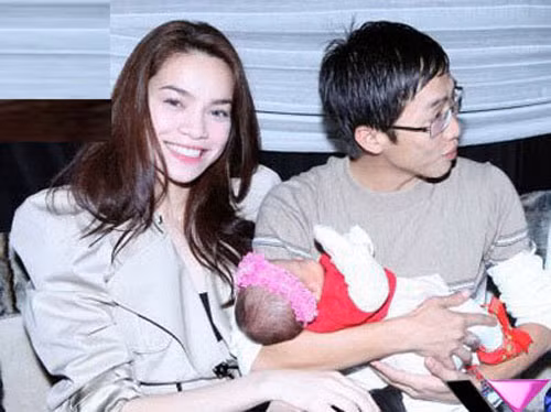 Sau đó, "công tử ăn chơi" quyết định gắn bó với người đẹp Quảng Bình, Hồ Hà. Năm 2010, đúng thời điểm tên tuổi của nữ ca sĩ Hồ Ngọc Hà đang nổi lên như cồn thì cô gái này lại gây sốc cho dư luận khi công khai đã mang thai với Cường Đô la. Sự kiện này đã hao tốn giấy mực báo giới một phen và gây ra nhiều sóng gió cho sự nghiệp của nữ ca sĩ họ Hồ. 