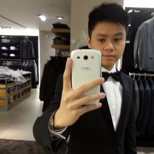 Showbiz đang nhạt dần với chuyện tay ba Hà Hồ - Cường Đô la và Hoàng Yến, thì bỗng dưng thiếu gia "đàn em" Phan Thành xuất hiện. Mối quan hệ của anh và hotgirl Midu cũng được báo chí cùng giới truyền thông vô cùng quan tâm.