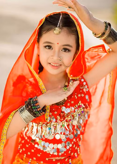 Được biết, Tường Vy hiện là học sinh lớp 3 của một trường tiểu học và rất thông minh khi ba năm học đều đạt danh hiệu học sinh giỏi.