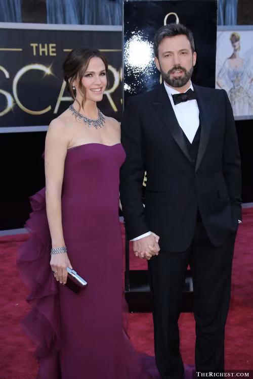 Ben Affleck và Jennifer Garner . Sau 10 năm chung sống, cặp sao này đã tuyên bố chia tay vào hồi đầu tháng 6 vừa qua. Theo nguồn tin, Ben Affleck đã lén lút quan hệ với cô bảo mẫu trẻ xinh đẹp Christine Ouzounian.