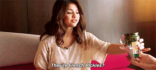 Không chỉ thích chanh tươi, Selena Gomez còn rất thích vị của dưa chua. Cô nói rằng nếu có cơ hội phát minh ra một cái gì đó, cô sẽ tạo một chiếc kẹo cao su có hương vị dưa chua. Dưa chua đã giúp nàng công chúa giảm 9kg trong vòng một tháng.