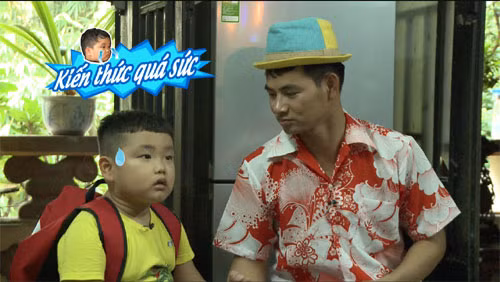Ít khi được chứng kiến cuộc sống của một gia đình nhiều thế hệ, Bi béo - con trai danh hài Xuân Bắc không khỏi bị bối rối đôi chút. 