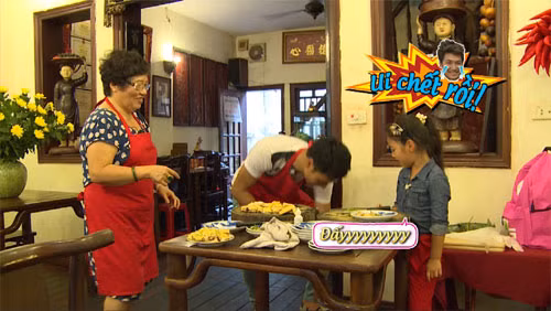 Không gặp phải tình huống khó đỡ và hài hước như bố con Xuân Bắc, hai bố con Mạnh Trường nhẹ nhàng hơn khi thử thách với mâm cơm truyền thống của nghệ nhân Ánh Tuyết.