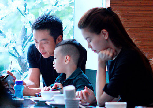 Qua thời gian gắn bó, Hồ Ngọc Hà và Cường đô-la đã có một cuộc sống khá viên mãn khiến nhiều người ngưỡng mộ. Giàu có, nổi tiếng, xinh đẹp là những mỹ từ người ta ngợi ca Hà Hồ. Còn Cường đô-la ngày càng tỏ ra là người đàn ông trưởng thành yêu vợ thương con. Tuy nhiên, cuộc tình của Hồ Ngọc Hà và Cường đô-la rạn nứt. Trước ồn ào chuyện tình cảm cả hai đều khá kín tiếng.