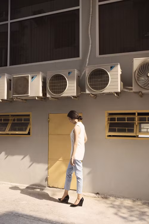 Cô được xếp vào hàng những mỹ nhân không tuổi của showbiz Việt.